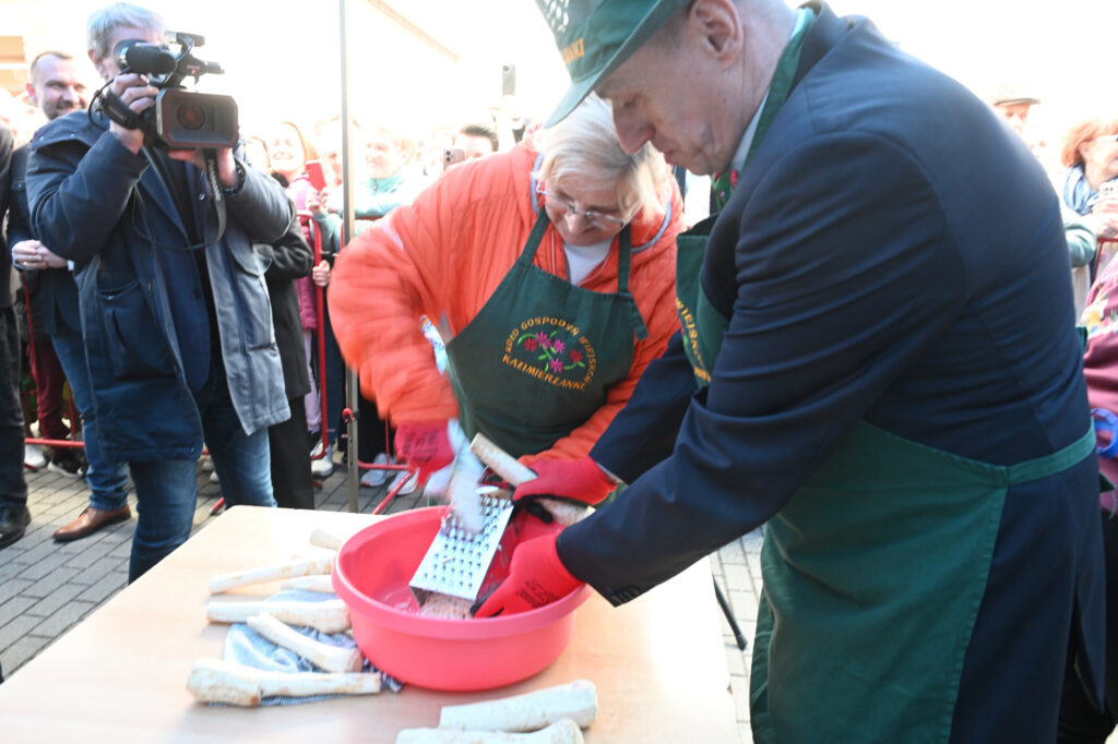 Utarto blisko 100 kg CHRZANU! Finał konkursu „Tarcie chrzanu w Chrzanie 2026”