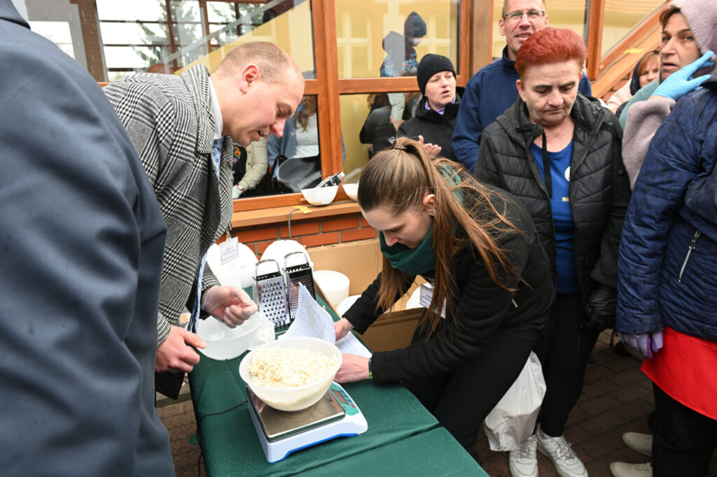 Utarto blisko 100 kg CHRZANU! Finał konkursu „Tarcie chrzanu w Chrzanie 2026”