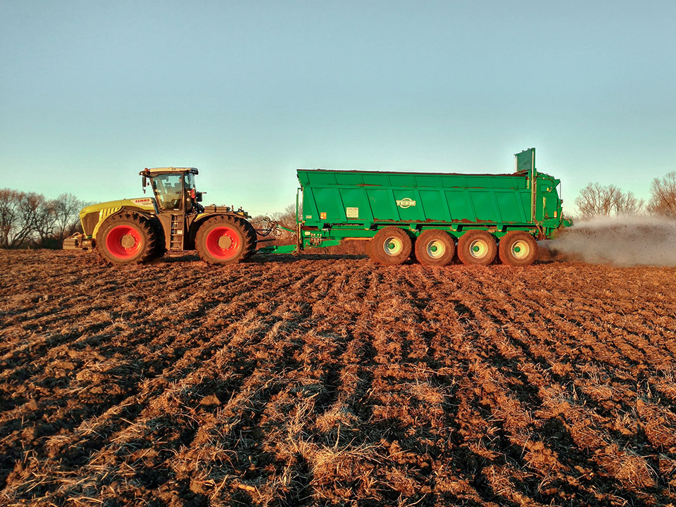 Jaki rozrzutnik obornika wybrać na większy areał? 2 Jaki rozrzutnik obornika wybrać na większy areał?