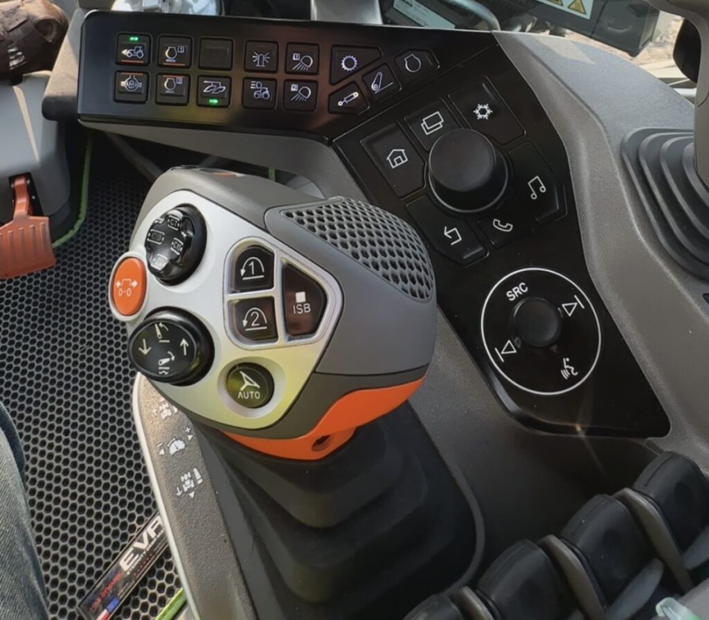 CLAAS AXION 9 pracuje już w Polsce. Przedseryjny ciągnik ma ponad 720 motogodzin 4 CLAAS AXION 9 pracuje już w Polsce. Przedseryjny ciągnik ma ponad 720 motogodzin