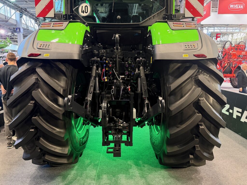 Polska premiera ciągnika DEUTZ-FAHR Serii 8 TTV – nowa era komfortu, wydajności i łączności