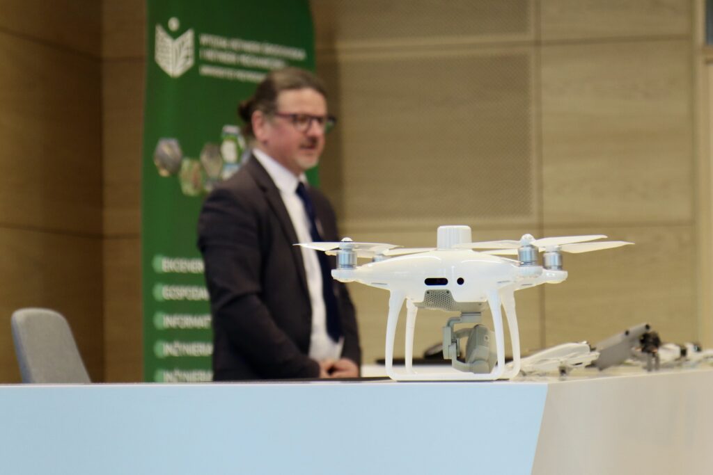 Systemy bezzałogowe – Uniwersytet Przyrodniczy w Poznaniu i Wojskowe Zakłady Lotnicze Nr 2 S.A. łączą siły