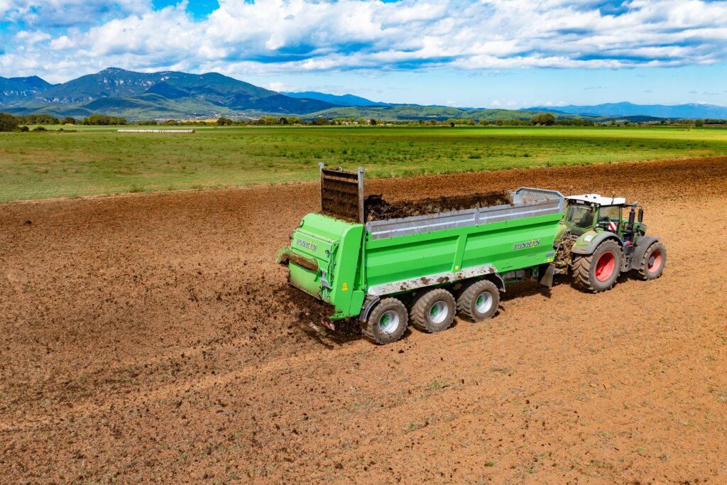 Jaki rozrzutnik obornika wybrać na większy areał?