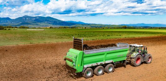 Jaki rozrzutnik obornika wybrać na większy areał?