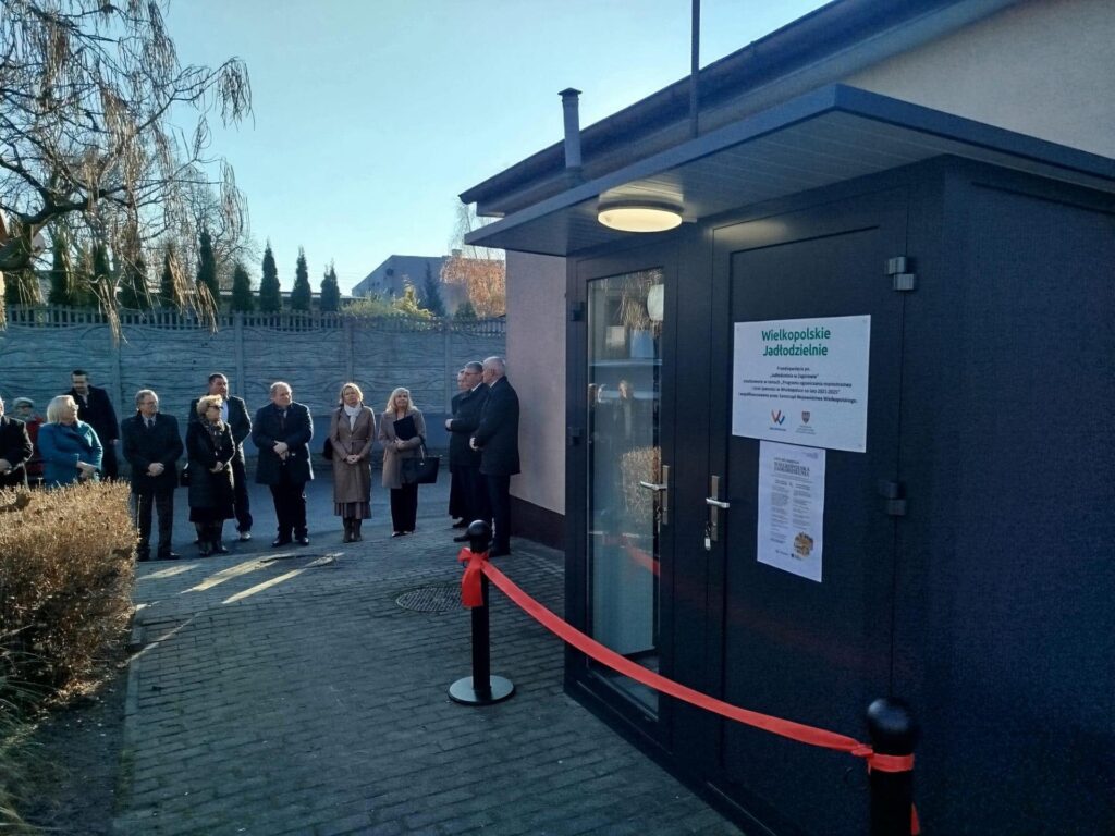 Podziel się jedzeniem – nowe jadłodzielnie na terenie Wielkopolski w walce z marnowaniem żywności