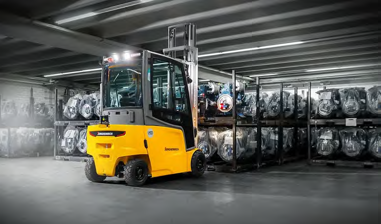 Wózek widłowy w gospodarstwie – jaki wybrać i czy się opłaca?