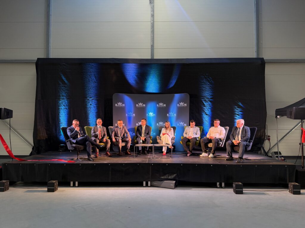 Rolnictwo jutra to dane, technologia i odwaga decyzyjna. O czym rozmawiano na debacie podczas otwarcia oddziału Kalchem?