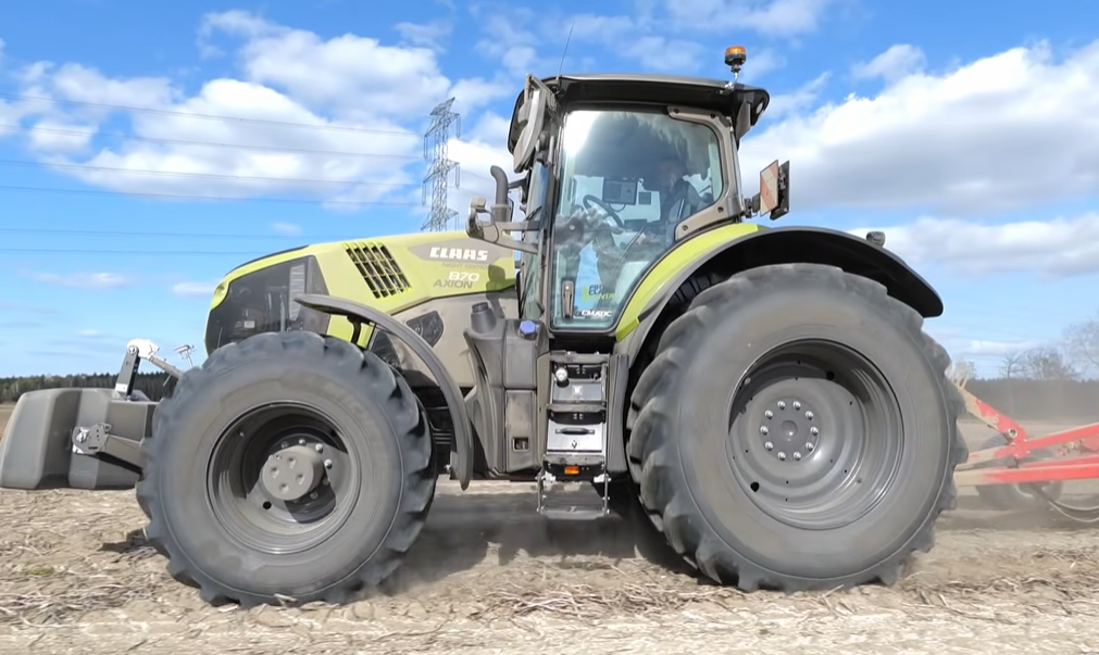 Wynajem ciągnika Claas Axion 870 – ile kosztuje i kiedy się opłaca?