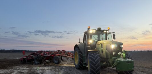 14 dni z ciągnikiem John Deere 6M 200. Jak sobie poradził i ile spalił?