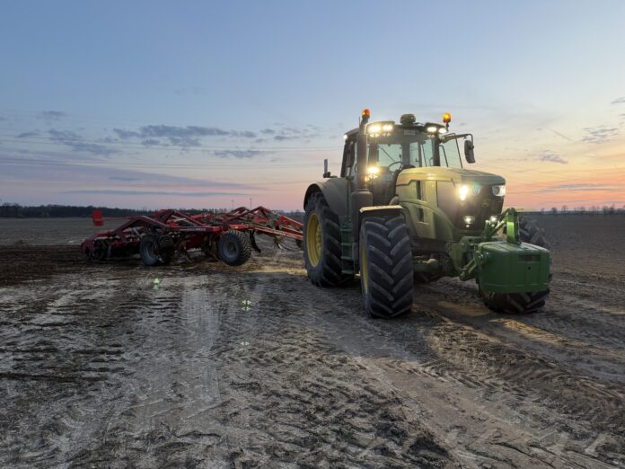 14 dni z ciągnikiem John Deere 6M 200. Jak sobie poradził i ile spalił?