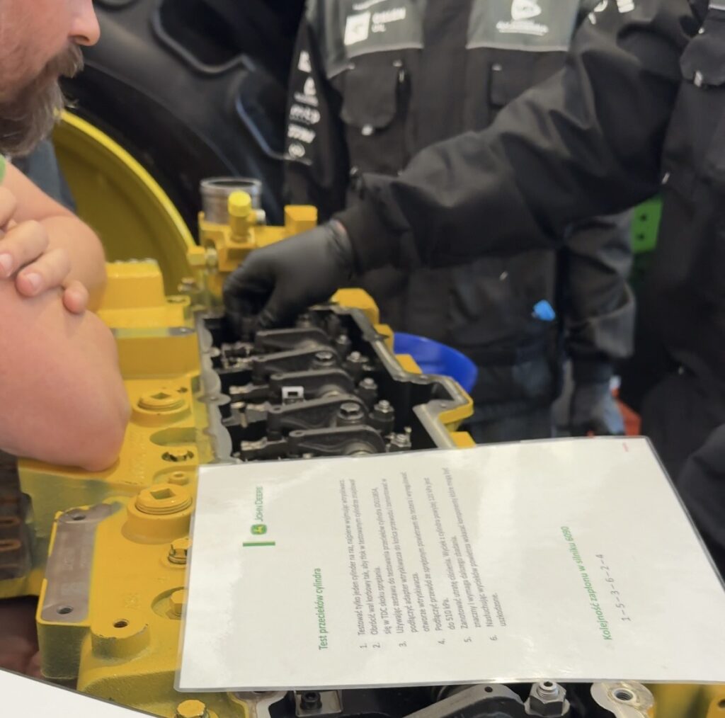 Młody Mechanik Maszyn Rolniczych podczas Poznań Motor Show