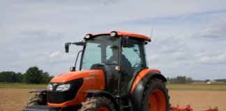 Kubota M7060