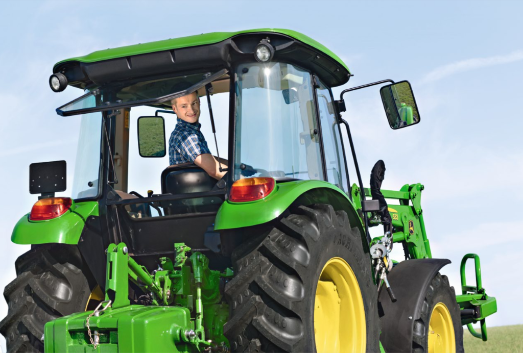 John Deere 5E. Uniwersalny ciągnik do gospodarstwa, usług i prac komunalnych