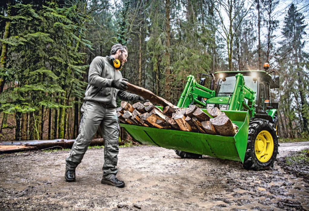 John Deere 5E. Uniwersalny ciągnik do gospodarstwa, usług i prac komunalnych