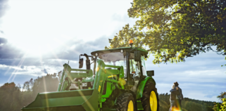 John Deere 5E. Uniwersalny ciągnik do gospodarstwa, usług i prac komunalnych