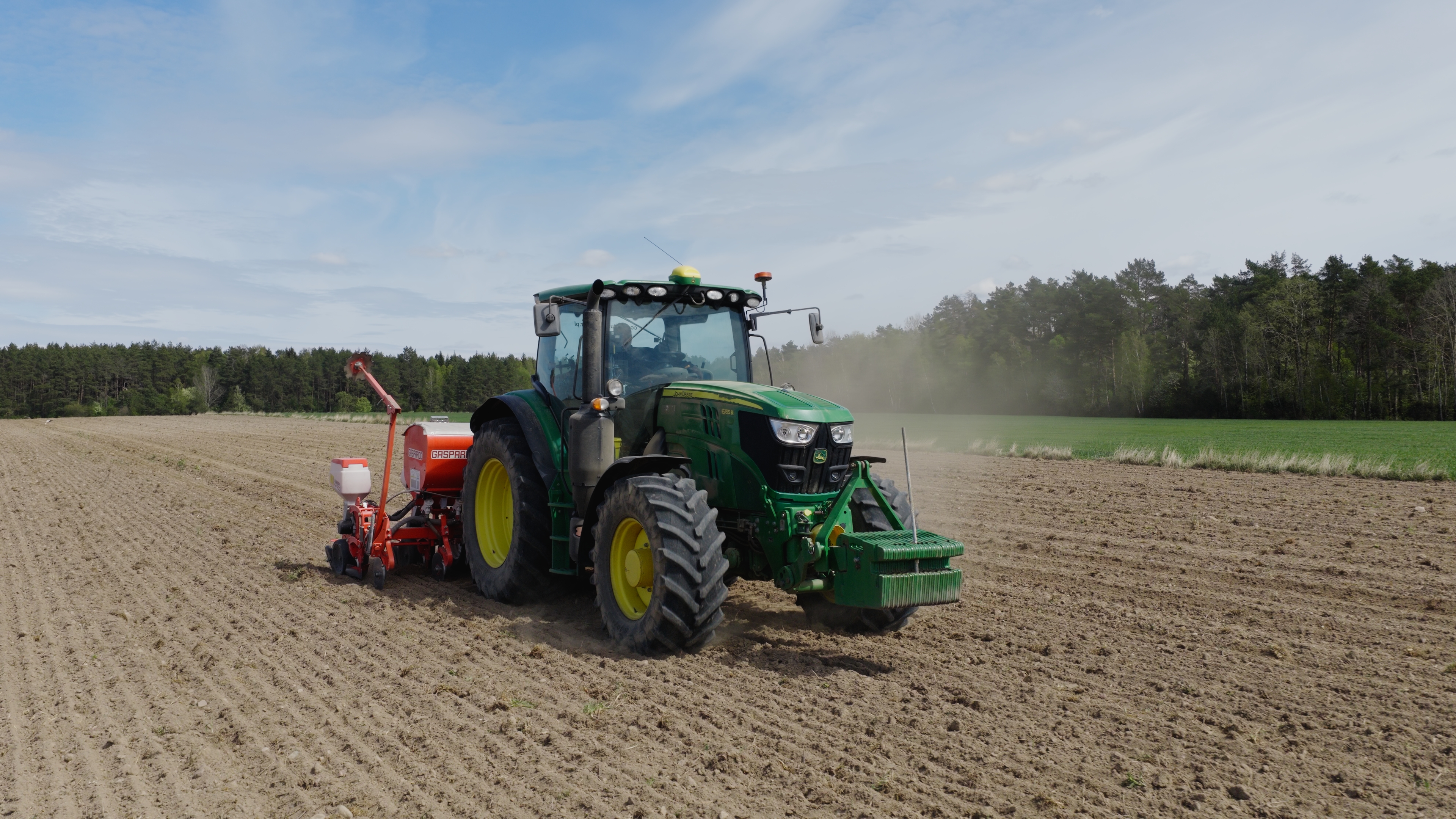 „Oszczędzam do 9 tys. nasion na hektarze”. Młody rolnik z Podlasia postawił na proste rozwiązania od John Deere