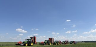 Jak produkować więcej paszy z hektara? Pokazy maszyn Kuhn i Bobcat podczas wydarzenia Siła Zielonej Integracji