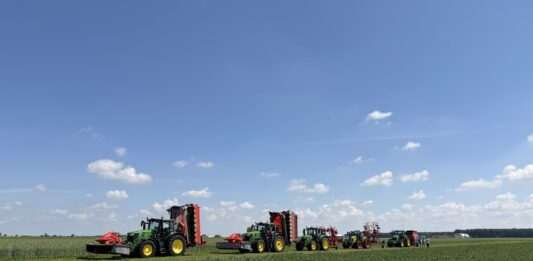 Jak produkować więcej paszy z hektara? Pokazy maszyn Kuhn i Bobcat podczas wydarzenia Siła Zielonej Integracji