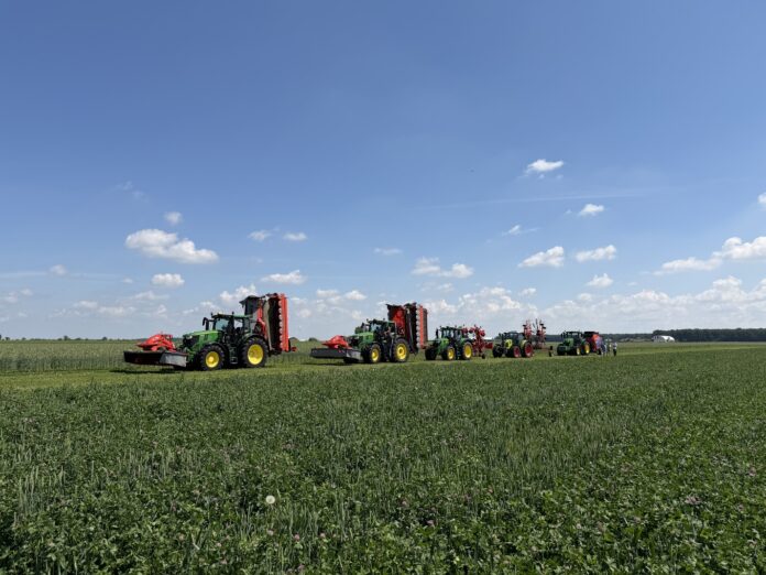 Jak produkować więcej paszy z hektara? Pokazy maszyn Kuhn i Bobcat podczas wydarzenia Siła Zielonej Integracji