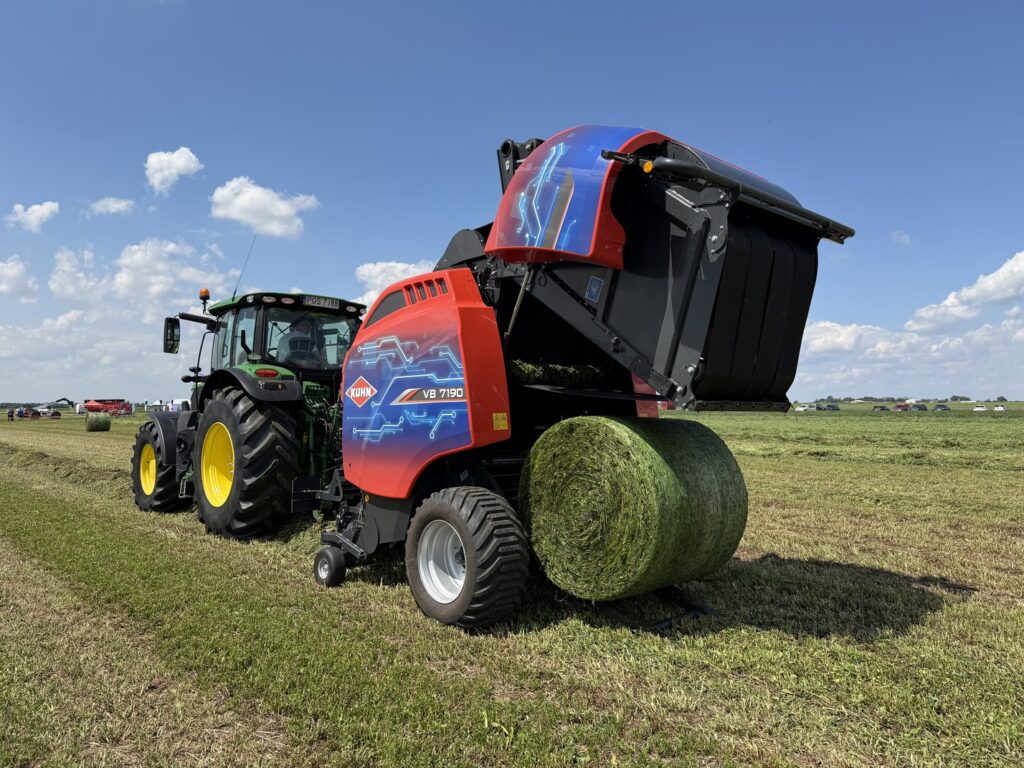 Jak produkować więcej paszy z hektara? Pokazy maszyn Kuhn i Bobcat podczas wydarzenia Siła Zielonej Integracji