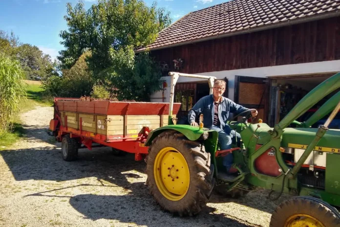 Stary John Deere bez Diesla. Rolnik sam zamienił go w elektryka