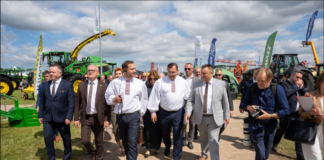 Minister Stefan Krajewski i unijny komisarz ds. rolnictwa Christophe Hansen na Krajowych Dniach Pola.