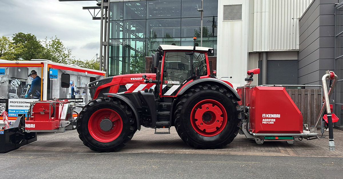 Z ciągnika zrobili wóz strażacki. Fendt 942 Vario imponuje możliwościami