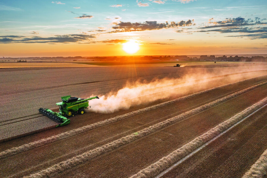 Nowoczesny komfort to wyższa rentowność. Jak John Deere zmienia warunki pracy na polskim polu?
