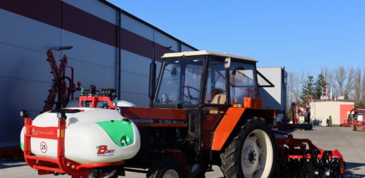 Klasyczny Ursus C-362 wyposażony w nowoczesne technologie.