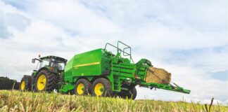 Słoma w gospodarstwie ma dużą wartość. John Deere pokazuje, jak wykorzystać ją efektywniej