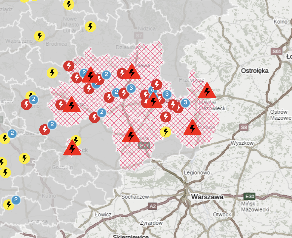 Tak silnej nawałnicy dawno nie było. Blisko 9,5 tys. gospodarstw bez prądu na Mazowszu!