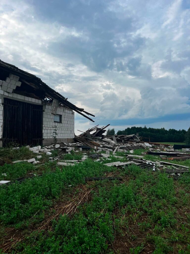 Ziółkowo: Krajobraz jak po przejściu tornada! Wichura zdemolowała gospodarstwa