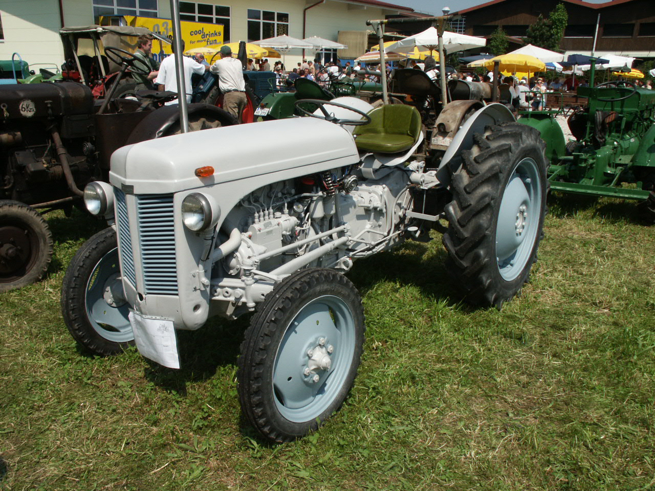 Massey Ferguson TE20 ma 80 lat. Dlaczego „mały szary Fergie” zmienił rolnictwo?