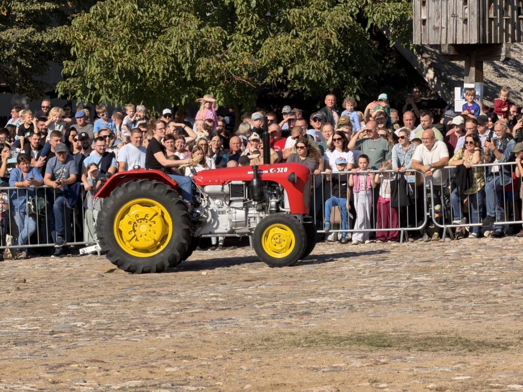 Zabytkowe ciągniki podczas Retro Show 2026 w Szreniawie