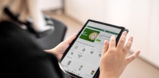 Osadkowski rozwija doradztwo w terenie i obsługuje online