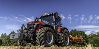Massey Ferguson 7S Mark 2 na oponach BKT AGRIMAX V-FLECTO