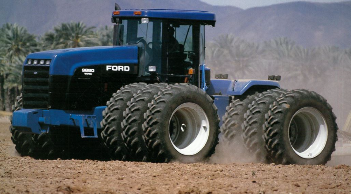 Ford zbudował ciągnik, który mógł mieć 12 kół. Jego silnik rozwijał 400 KM