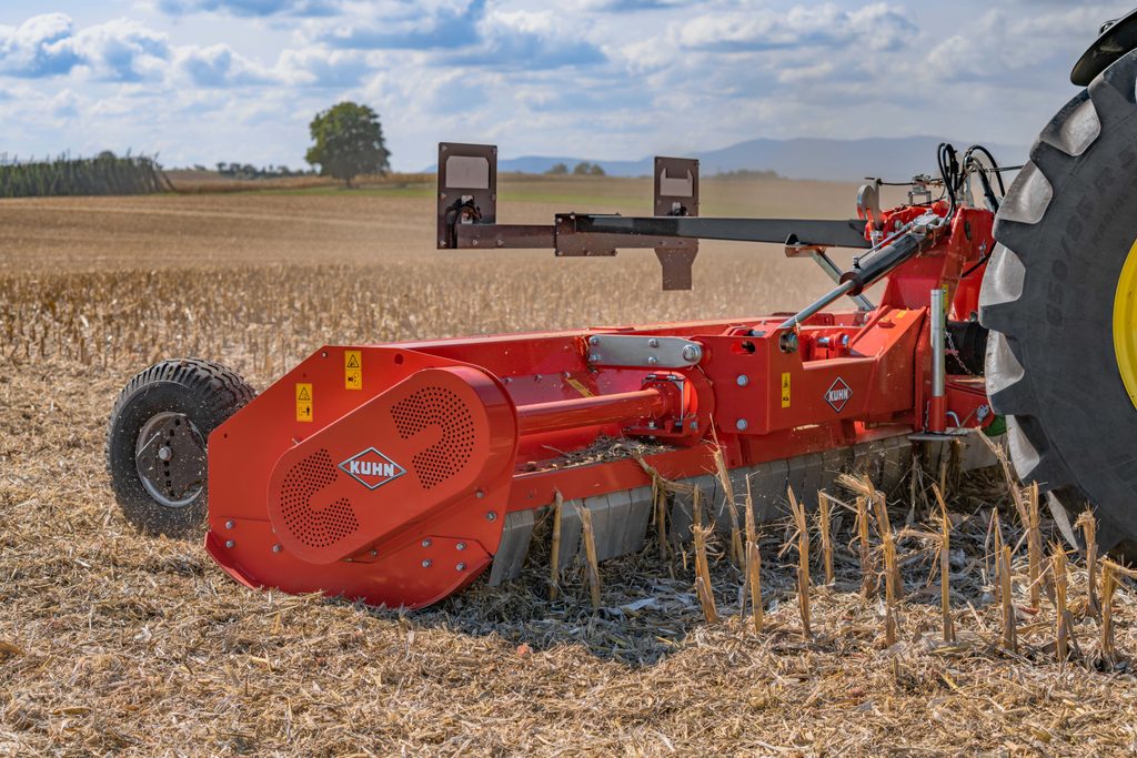 Nawet 12 ton resztek po kukurydzy na hektarze. Jak je rozdrobnić i wymieszać z glebą? 1