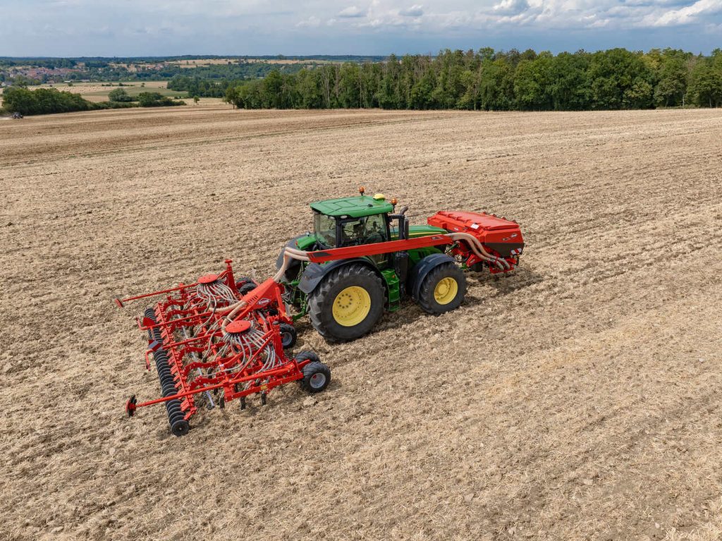KUHN MEGANT RS – zawieszany siewnik zębowy do siewu uproszczonego o szerokości roboczej do 8 metrów