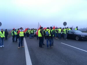 Protestujący rolnicy na A2