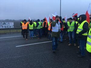 Rolnicy protestują na autostradzie A2